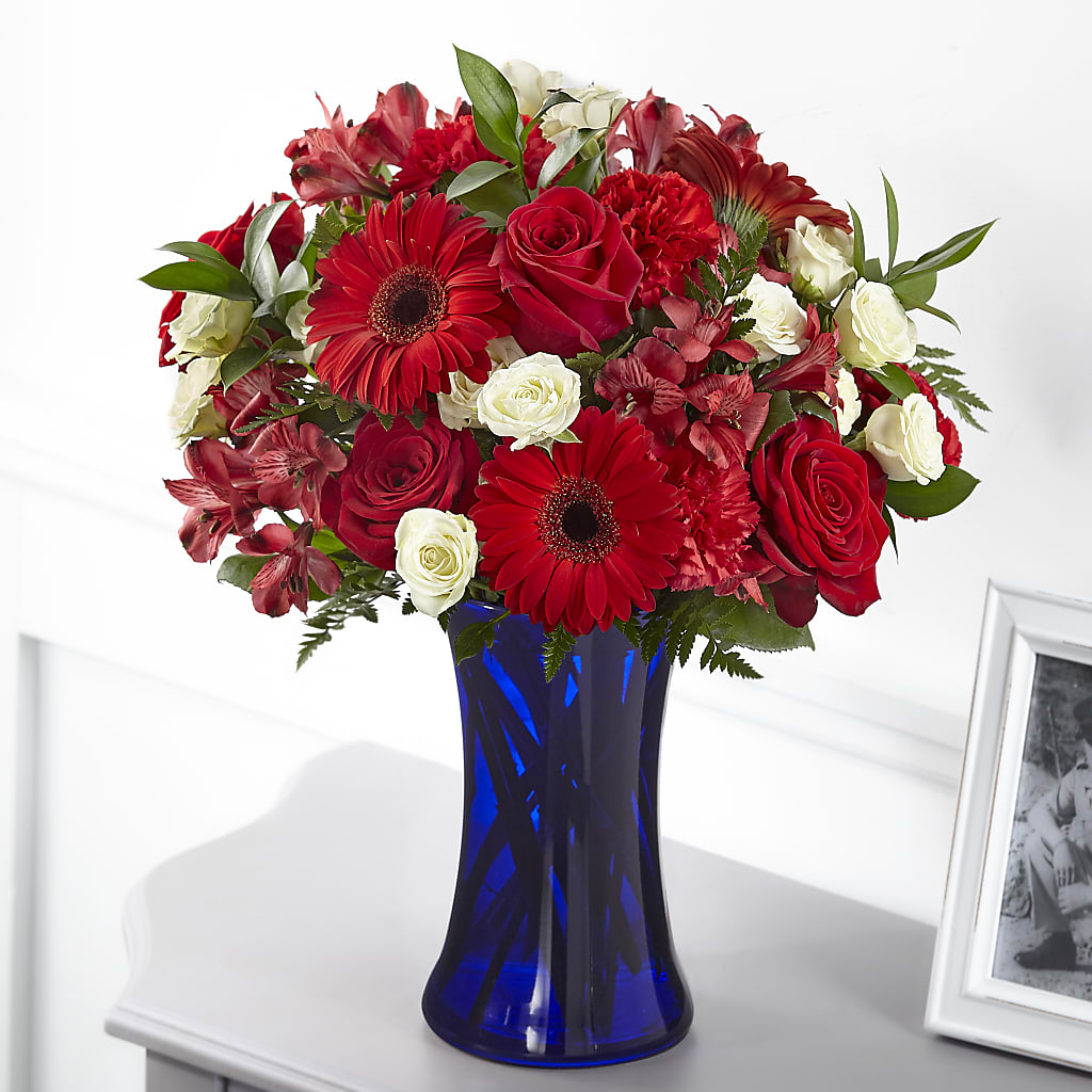 Hearts Embrace Bouquet – Mossholders Floral, Arvada CO